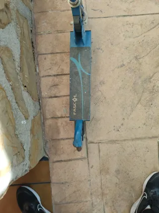 Patinete azul