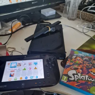 Consola Wii U Negra + 5 Juegos (El gato no)