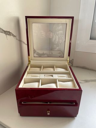 Joyero madera para relojes y anillos.