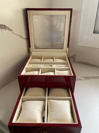 Joyero madera para relojes y anillos.