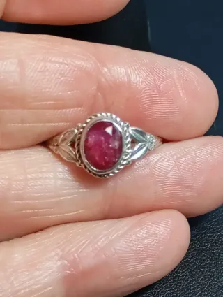 Anillo Plata Ley rubí facetado