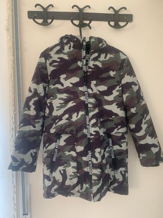 Chaqueta invierno niño camuflaje.  Talla 11/12