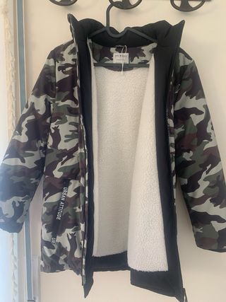 Chaqueta invierno niño camuflaje.  Talla 11/12