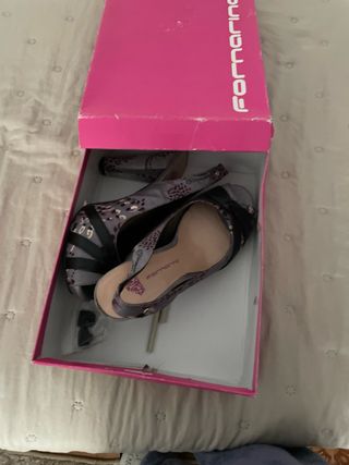 Tacones Morados y Grises