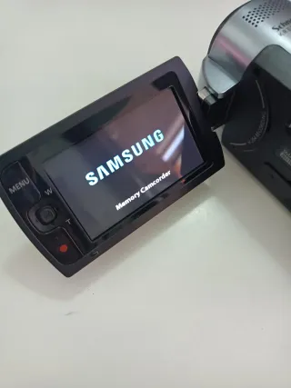 Videocamera Samsung Hyper Dis funziona con batteri