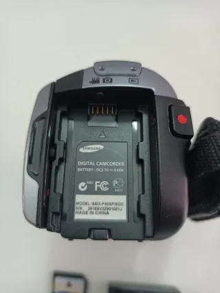 Videocamera Samsung Hyper Dis funziona con batteri