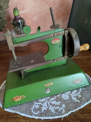 Macchina da cucire giocattolo antica PIMEA