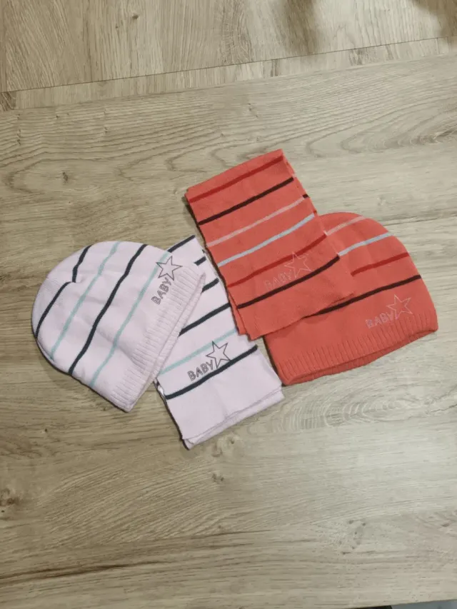 Gorros y bufandas de bebé a rayas