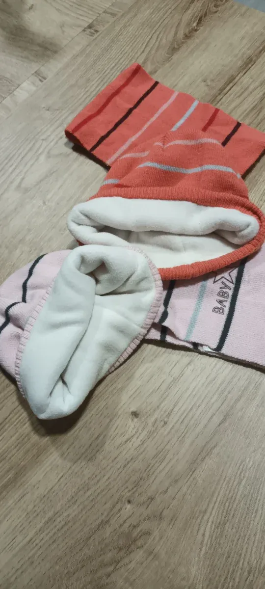 Gorros y bufandas de bebé a rayas