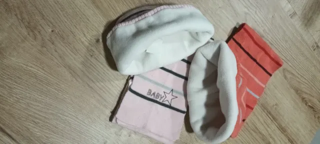 Gorros y bufandas de bebé a rayas