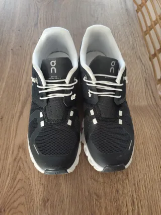 Zapatillas ON Running Negras y Blancas