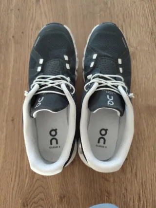 Zapatillas ON Running Negras y Blancas