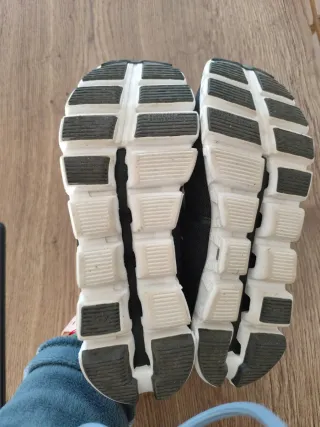 Zapatillas ON Running Negras y Blancas