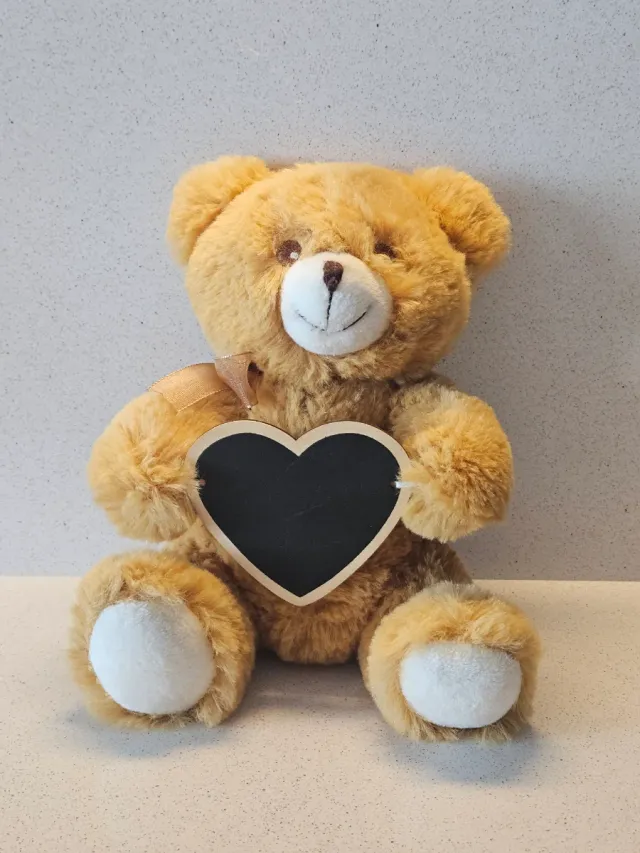 Oso peluche pizarra corazón