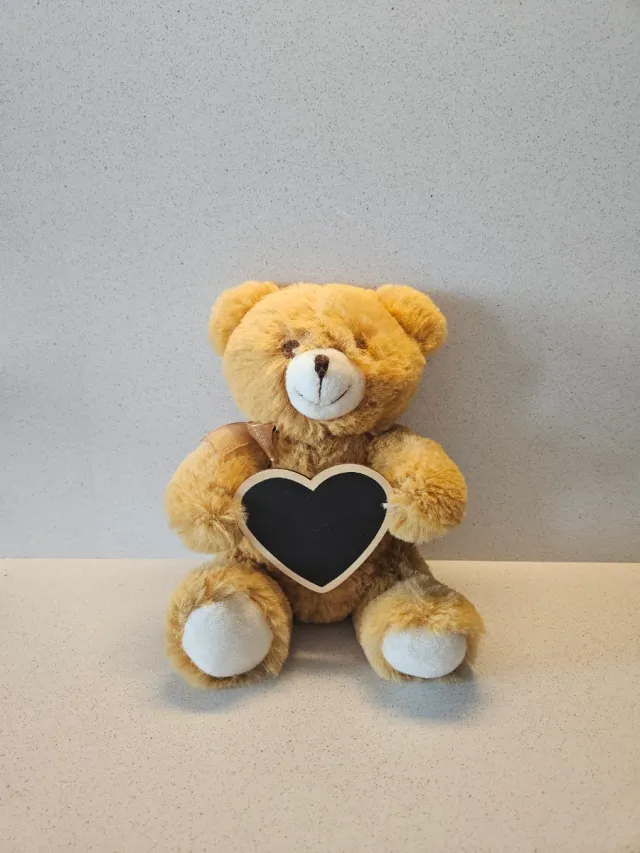 Oso peluche pizarra corazón