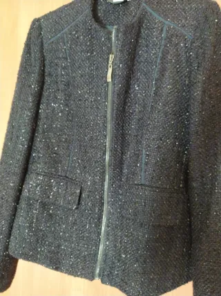 Chaqueta azul brillante con cremallera