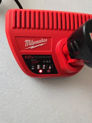 SET CARGADOR Y BATERIA M12 C12C