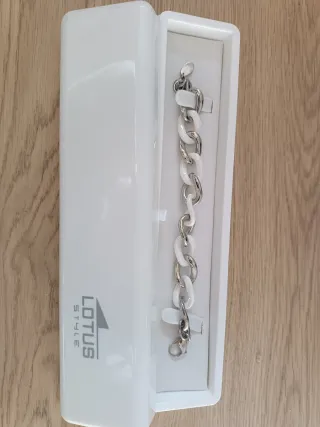 Pulsera a estrenar , Lotus Acero Blanco y Plateado