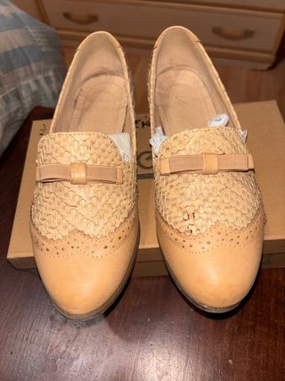 Zapatos de vestir de piel color beige talla 37