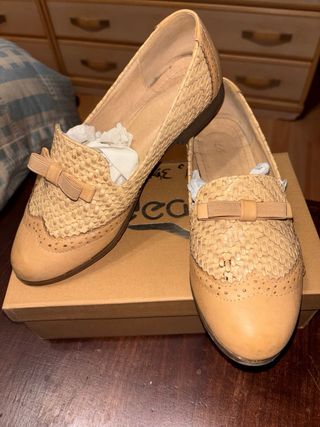Zapatos de vestir de piel color beige talla 37