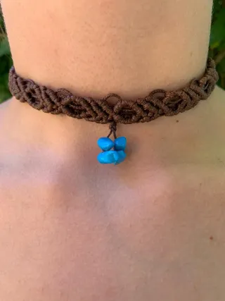 Colgante macramé con piedras turquesa