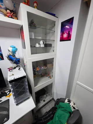 Estantería Besta Ikea cristal y madera