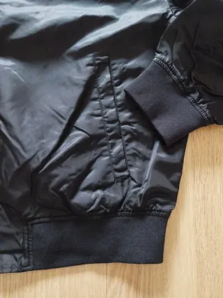 Cazadora bomber AllSaints negra