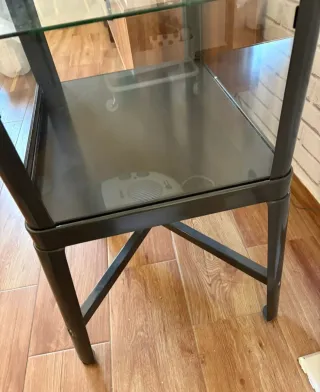 Vitrina de cristal y metal gris