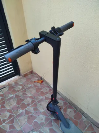 Patinete eléctrico nuevo con intermitentes