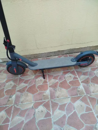 Patinete eléctrico nuevo con intermitentes
