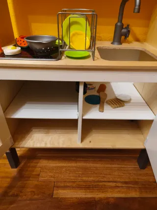 Cocinita de juguete con accesorios