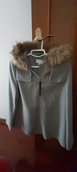 Chaquetón con capucha nuevo con etiqueta