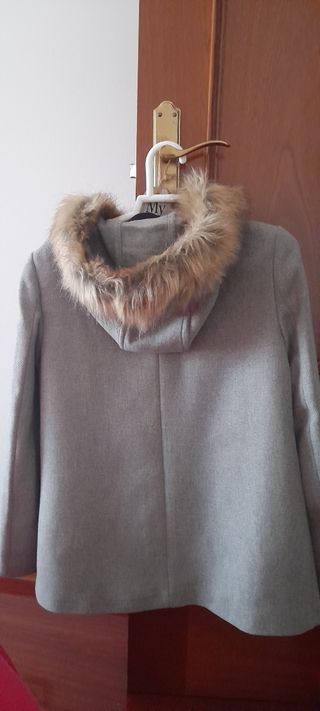 Chaquetón con capucha nuevo con etiqueta