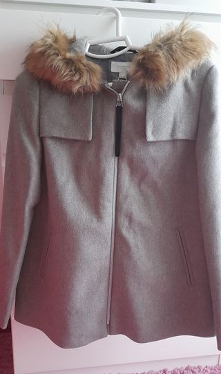 Chaquetón con capucha nuevo con etiqueta