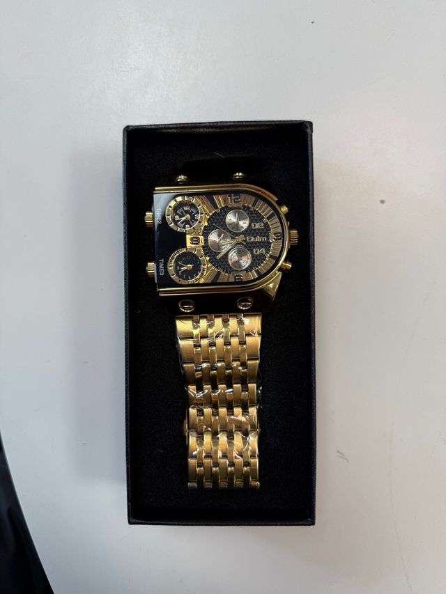 Orologio da polso dorato e nero