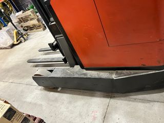 elevadora Retráctil marca Toyota. electrica