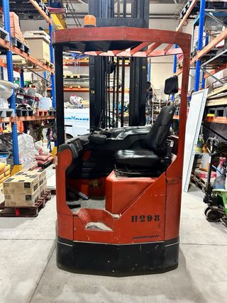 elevadora Retráctil marca Toyota. electrica