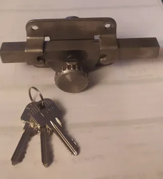 Cerrojo con 3 llaves originales