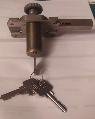 Cerrojo con 3 llaves originales