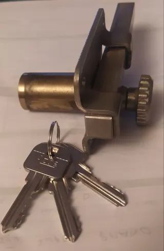 Cerrojo con 3 llaves originales