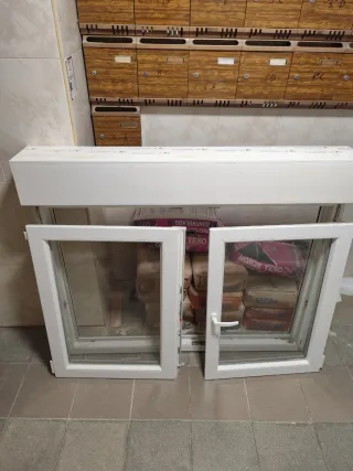 Ventana oscilobatiente blanca