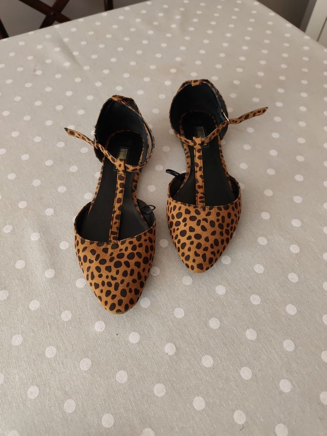 Zapatos planos ante étnicos, nuevos