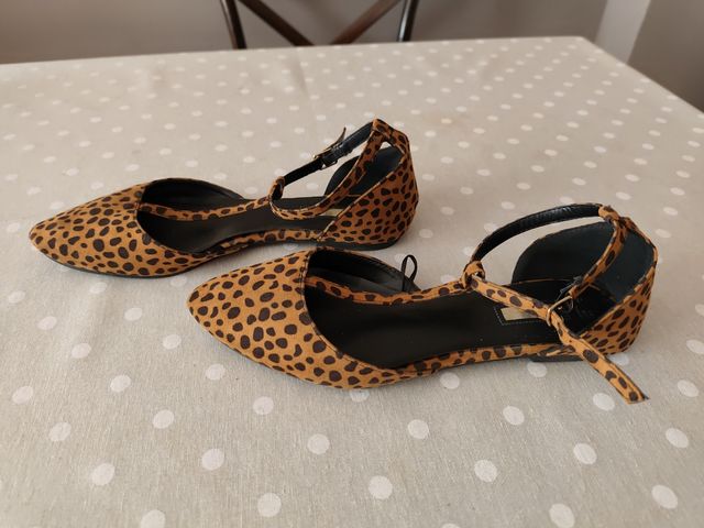 Zapatos planos ante étnicos, nuevos