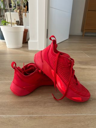 Zapatillas Jordan Luka 1 Rojas Talla 40
