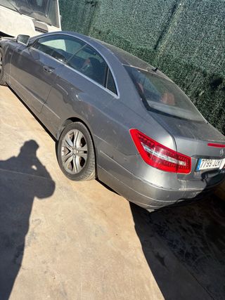 Mercedes Clase E Coupé averiado