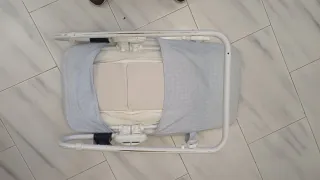 Silla de bebé azul con osito