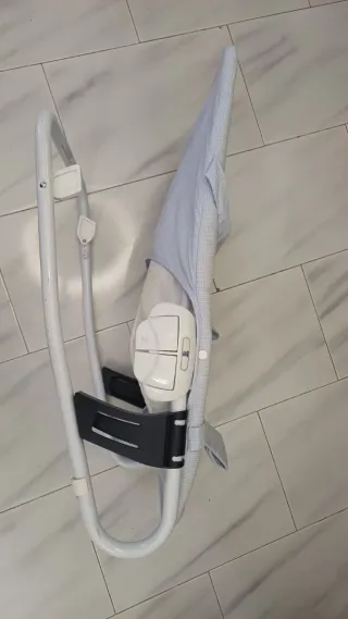 Silla de bebé azul con osito