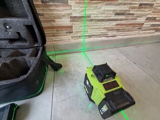 Nivel Láser 4D con Accesorios