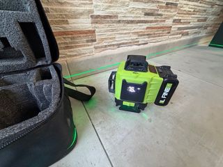 Nivel Láser 4D con Accesorios