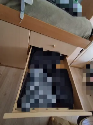 Habitación juvenil con gran almacenaje